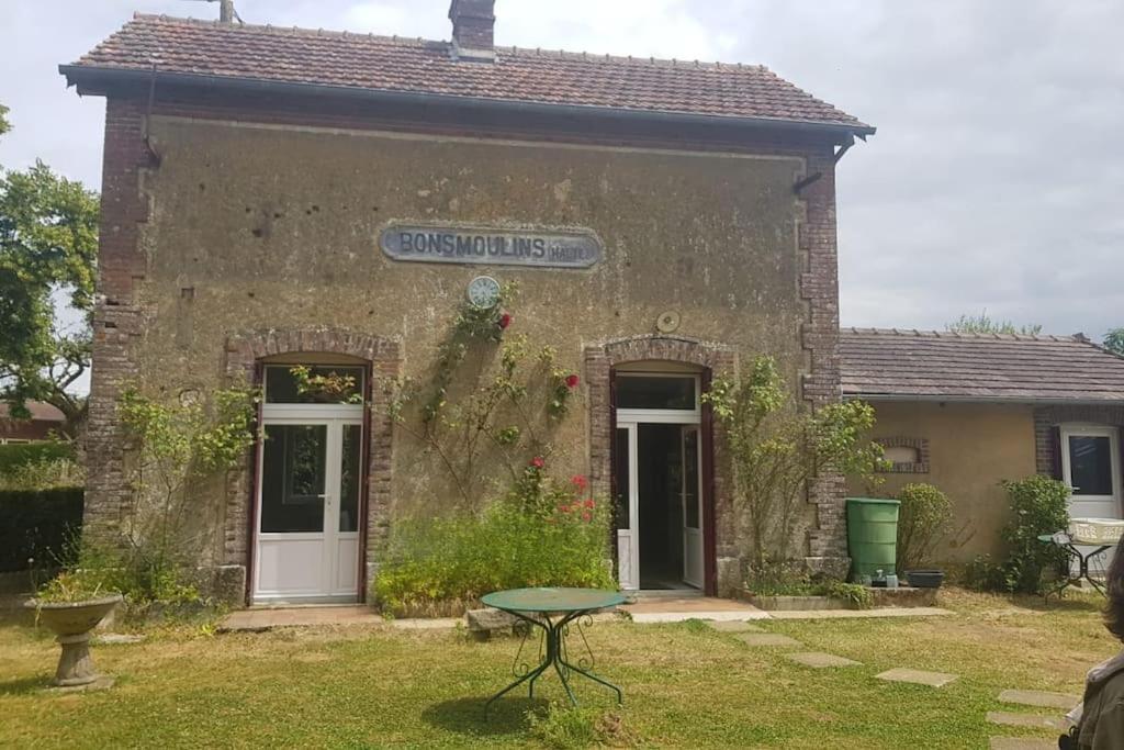 Charmante Ancienne Gare Halte Relais Bonsmoulins Eksteriør bilde